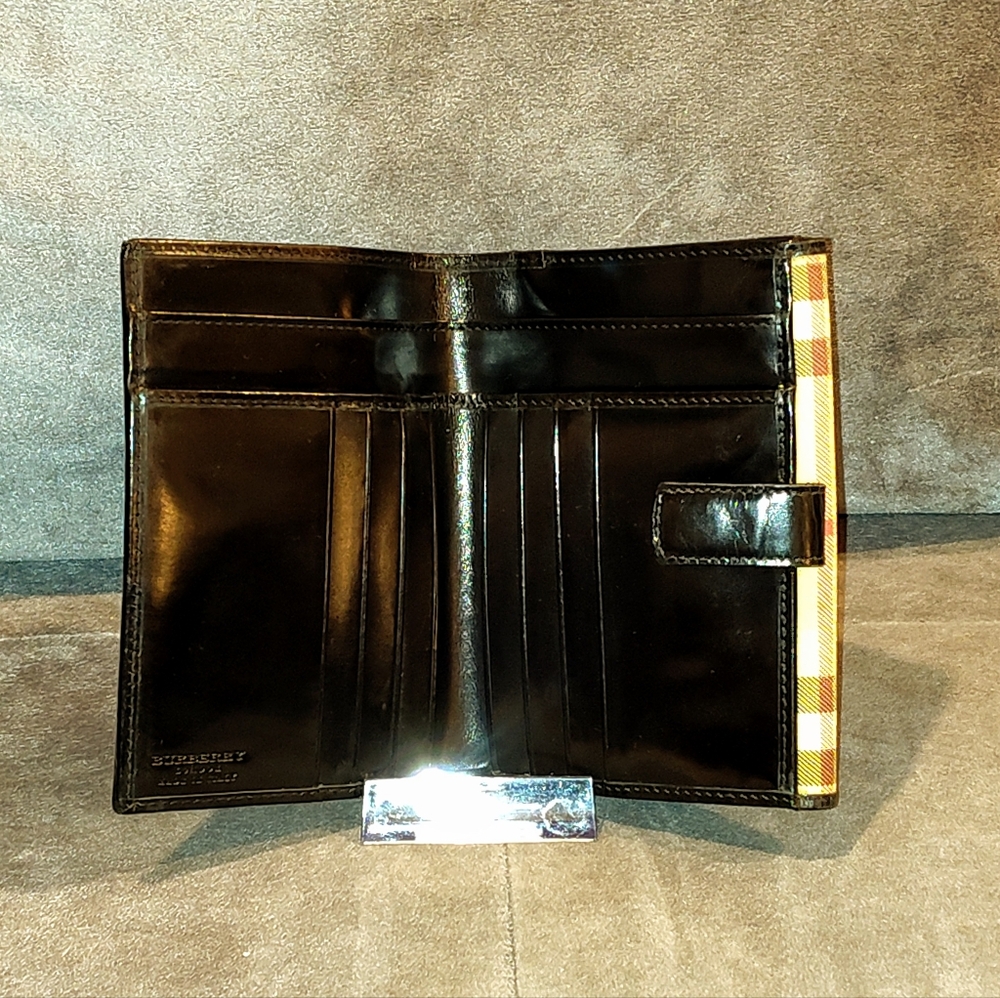 BURBERRY VINTAGE NOVA CHECK COATED CANVAS & PATENT LEATHER BI-FOLD SNAP WALLET - Picture 17 of 17